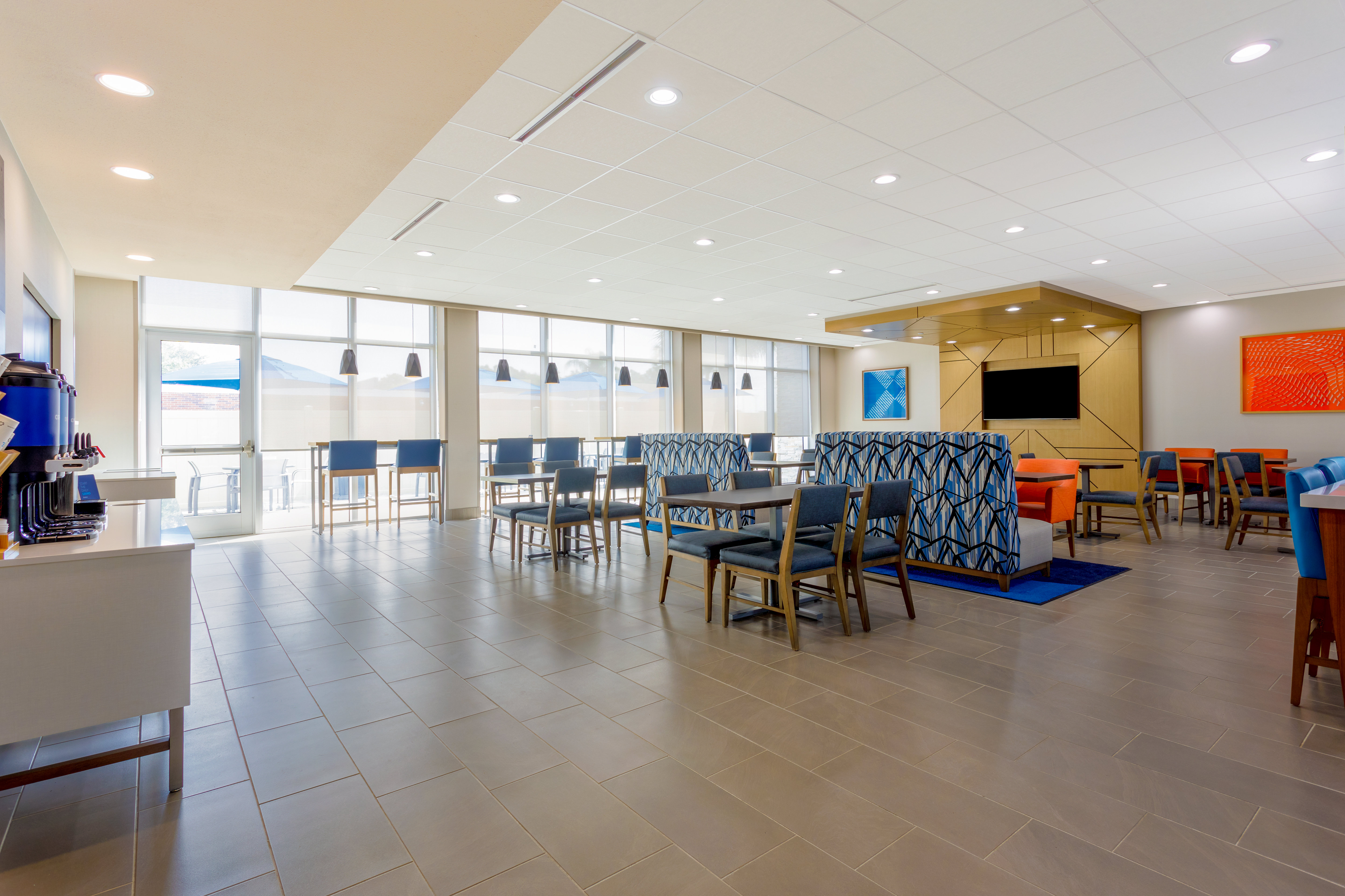 Holiday Inn Express & Suites Tampa Stadium Airport Area 21/36