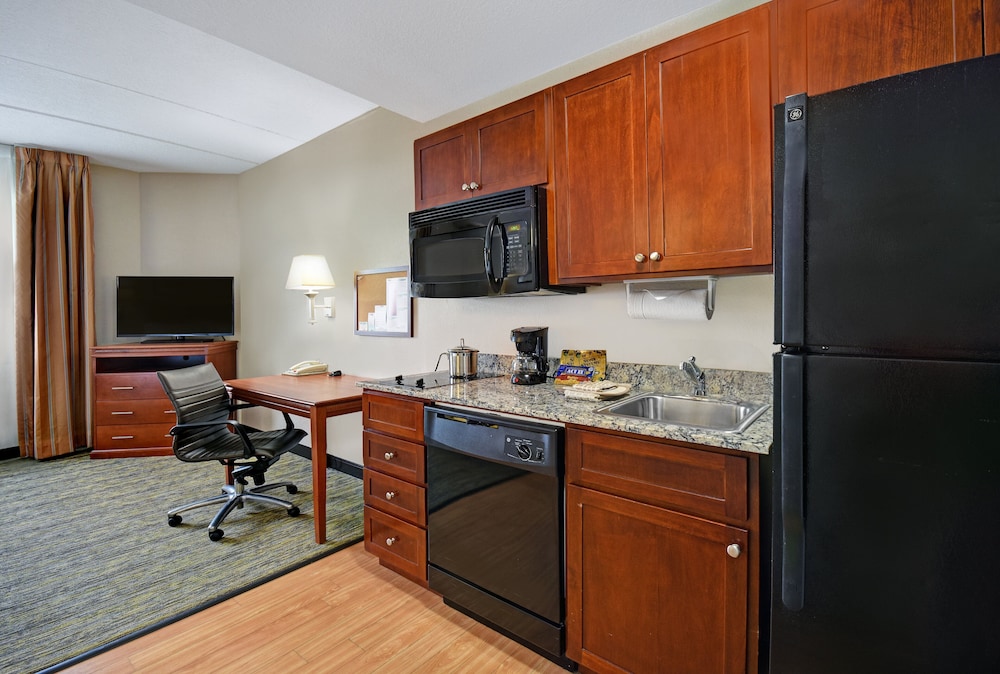 CANDLEWOOD SUITES COLUMBIA-FT. JACKSON 53/62