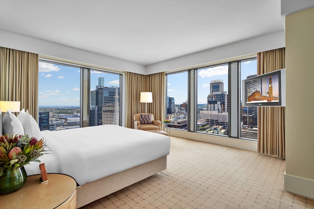 EXECUTIVE, SUITE
