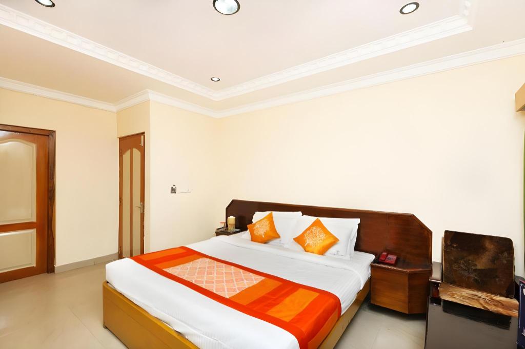 Hotel Gurupriya 5/17