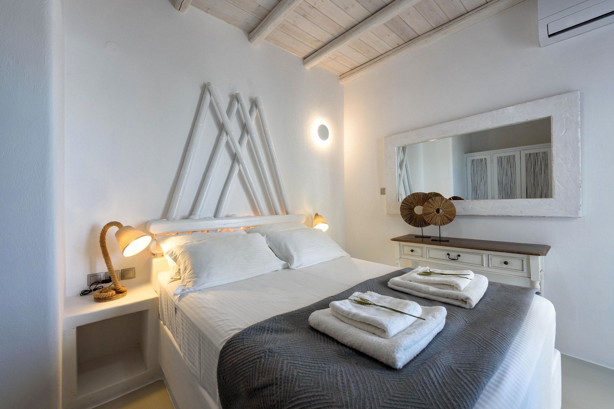 شقة بسرير مزدوج وسريرين منفصلين بإطلالة على البحر بغرفتي نوم، Blue Waves Suites & Apartments - To Kyma 7/10
