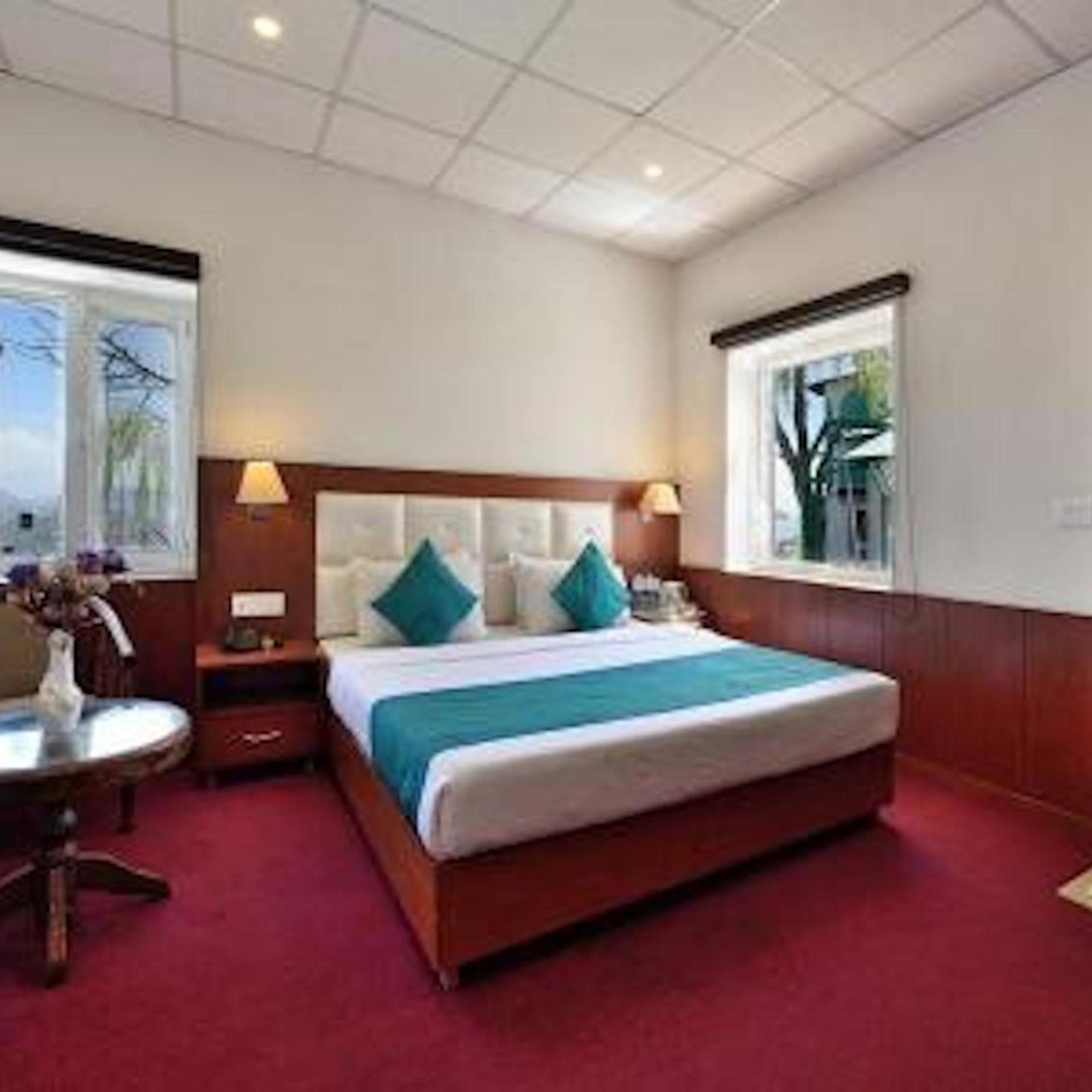 GALLEU HILL RESORTS 25/54