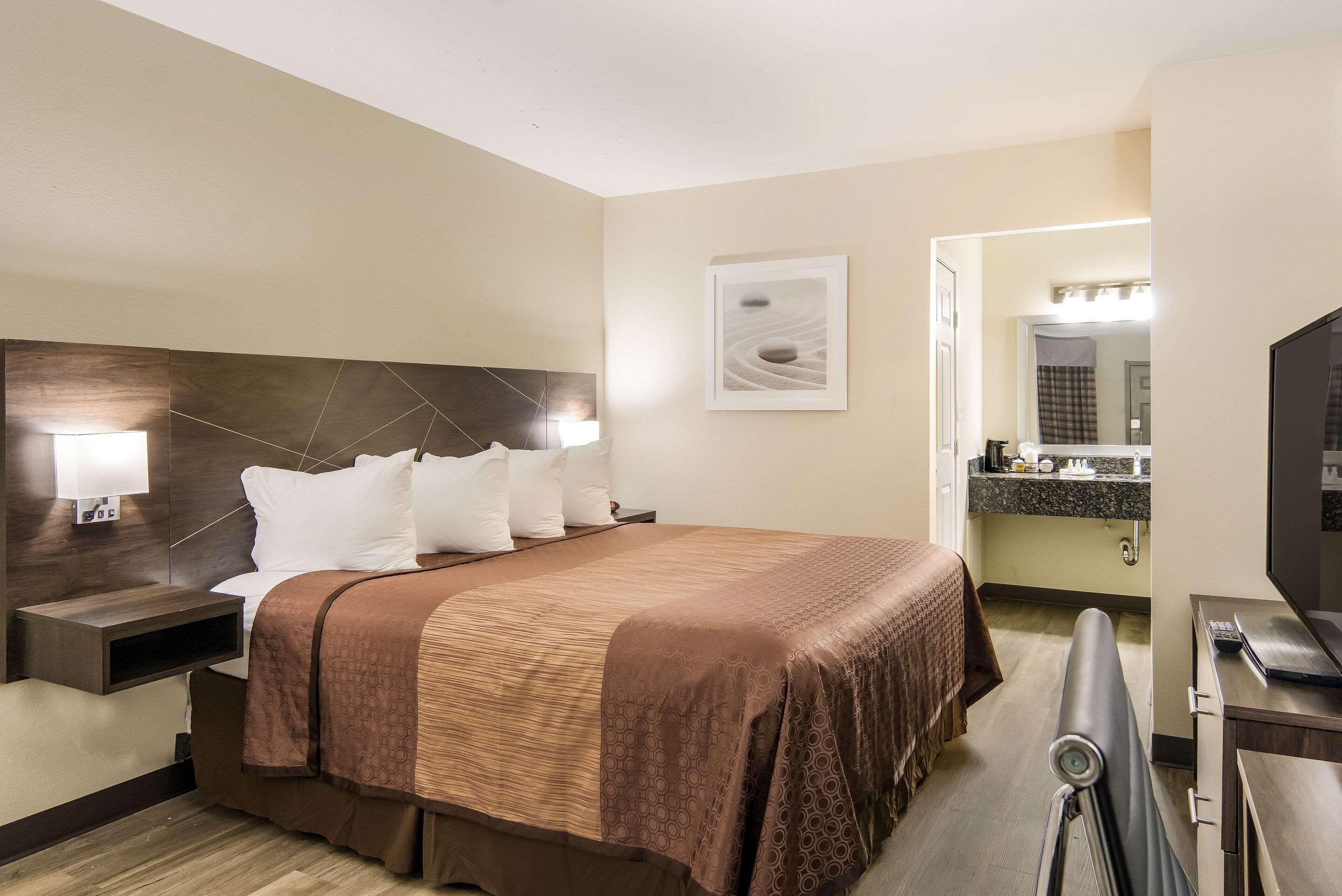 ROOM, KING BED, ACCESSIBLE