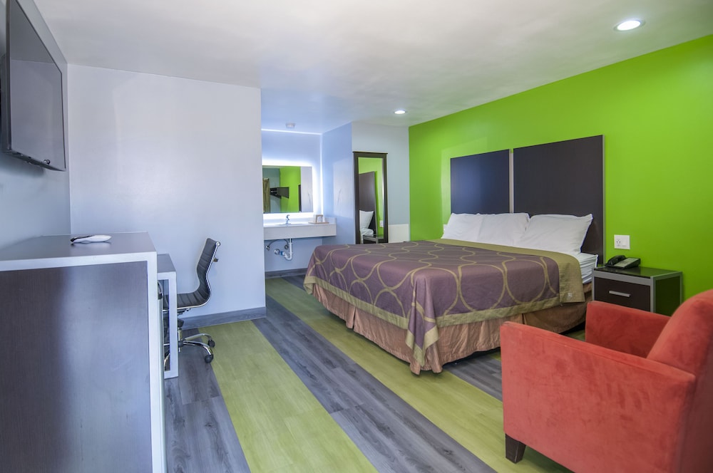 Executive Inn 13/38