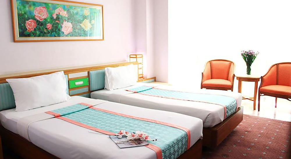 Asian Hotel Hatyai 33/72