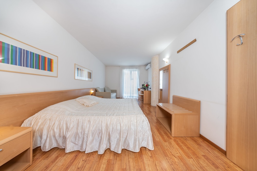 Hotel Karinhall 25/64