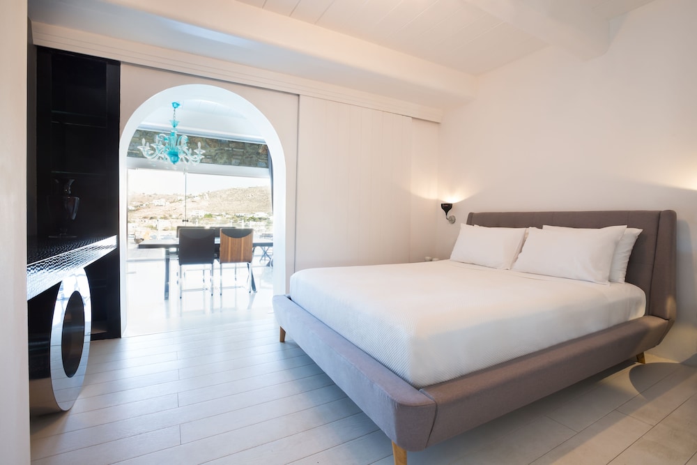 1 BEDROOM, VILLA, PRIVATE INFINITY POOL