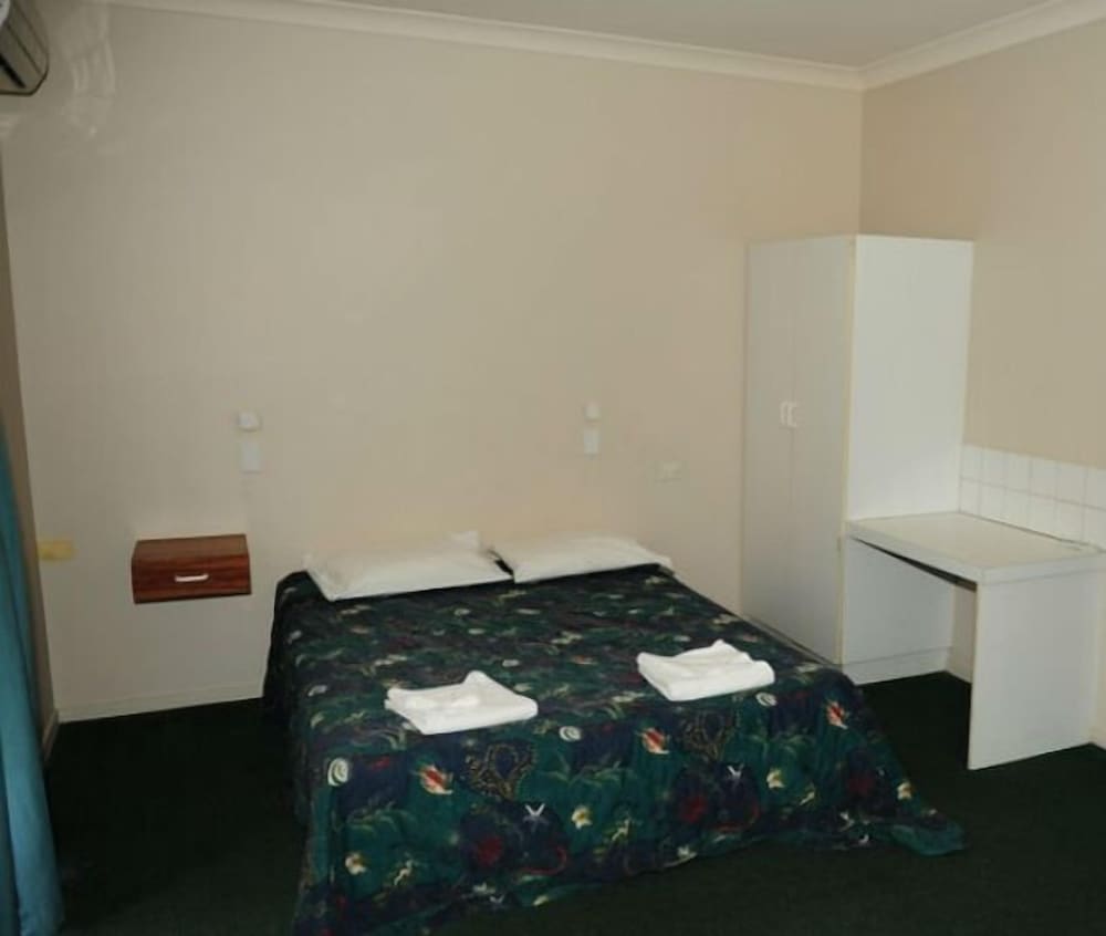 Allen Hotel 37/69
