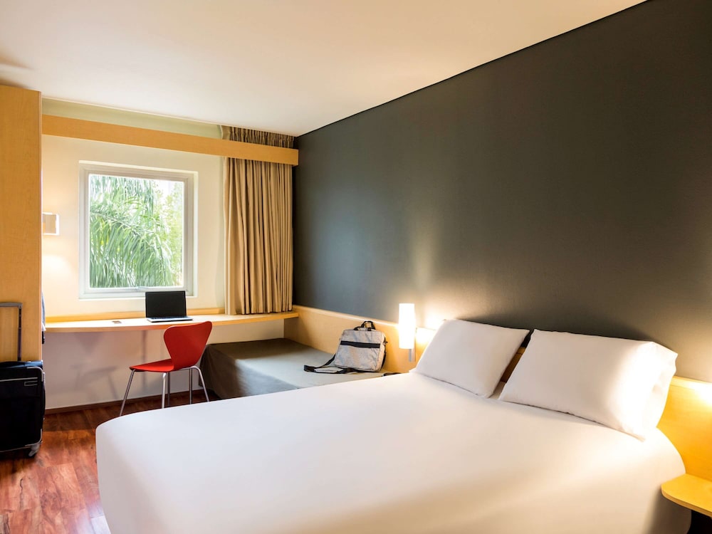 Ibis Monterrey Valle 13/50