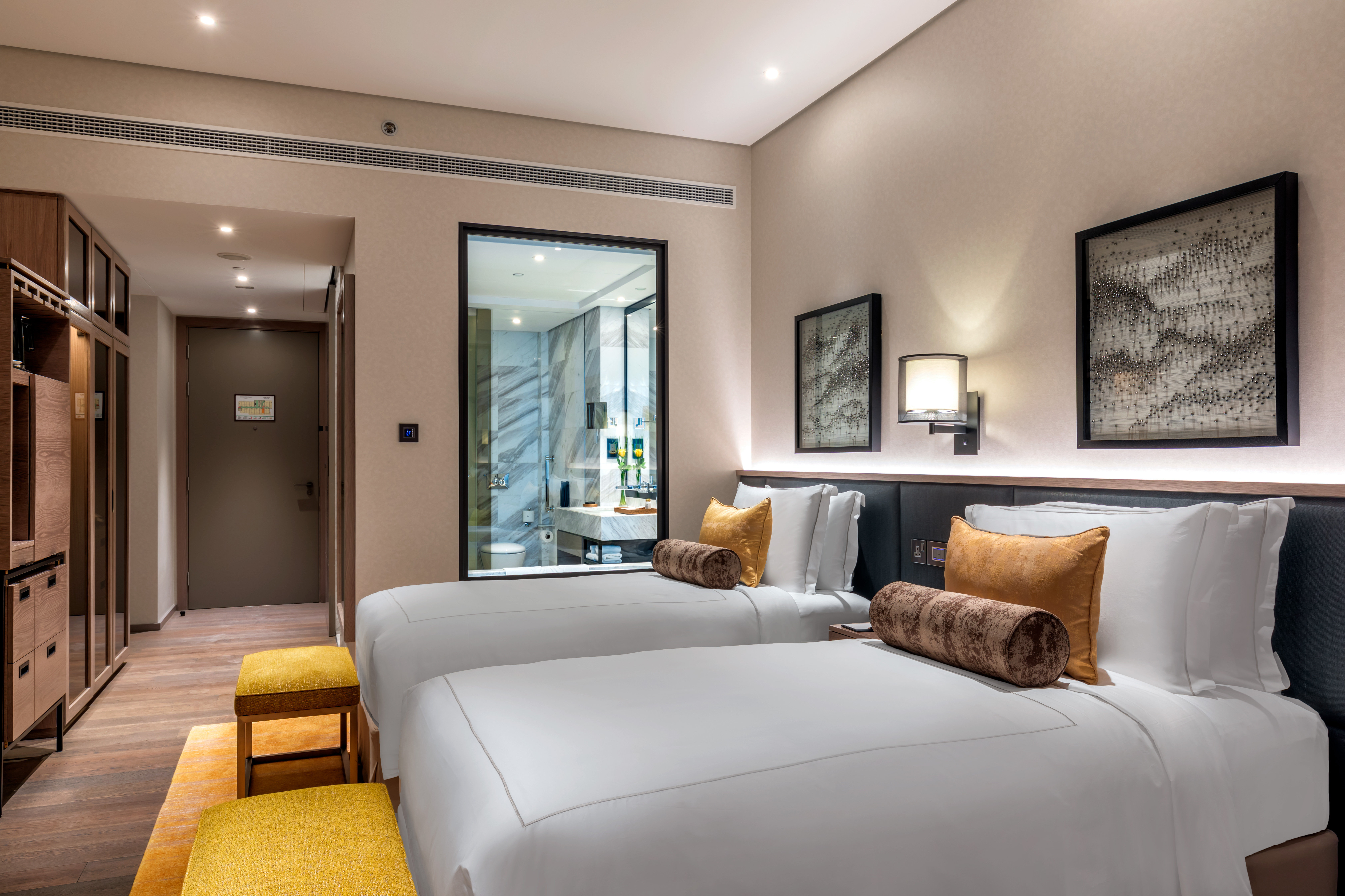 Taj Jumeirah Lakes Towers 24/77