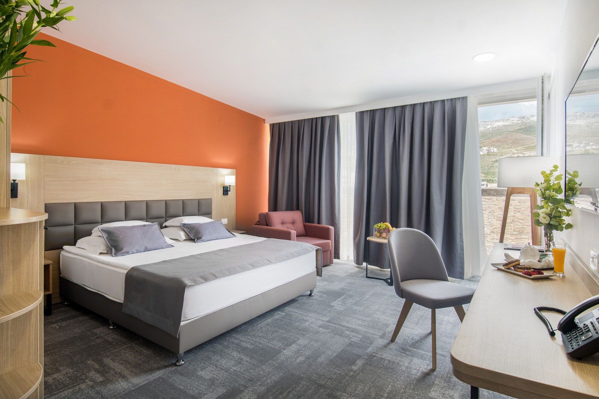 DELUXE, DOUBLE BED