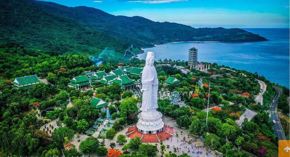 Mandila Beach Hotel Danang 75/77