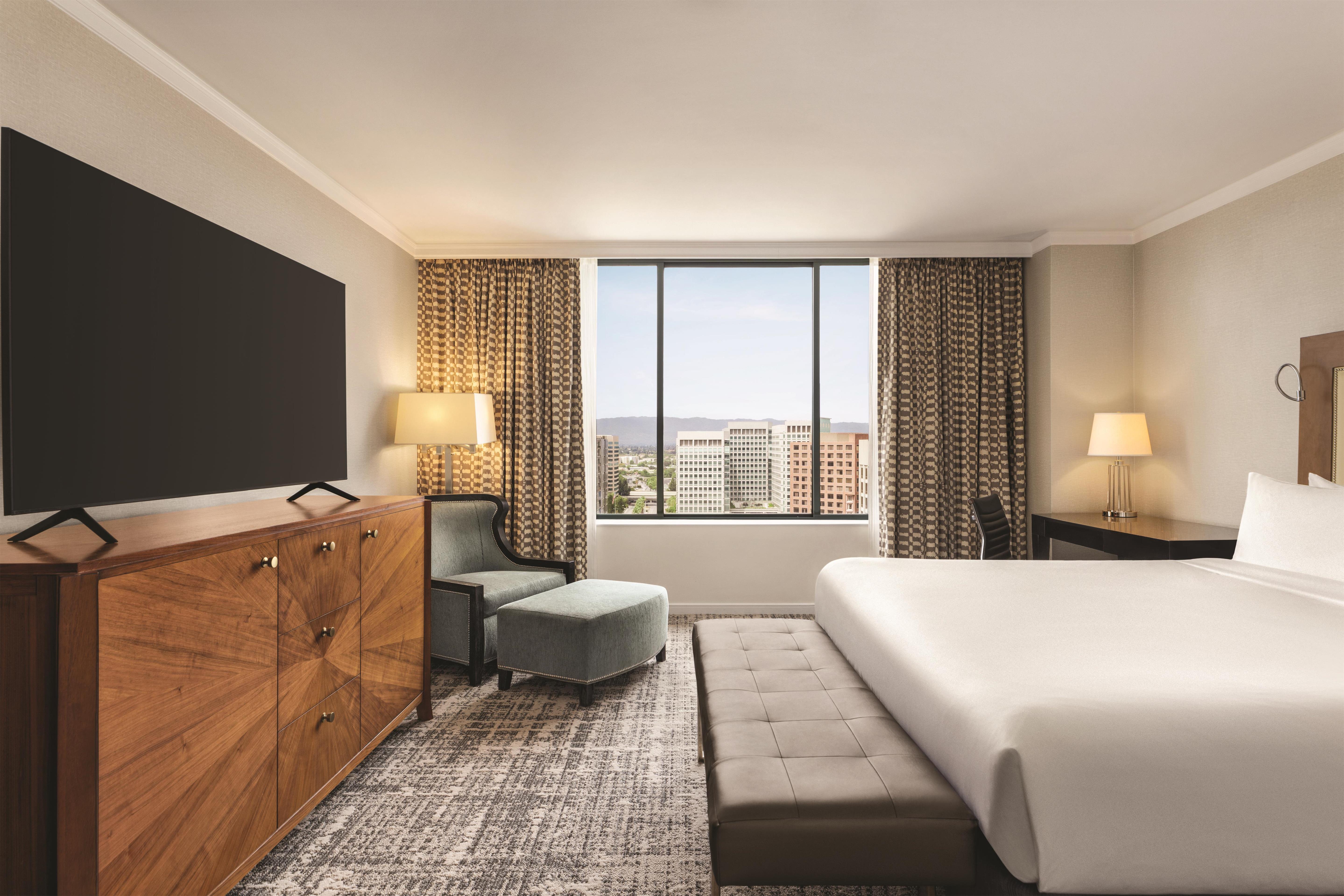 GUEST ROOM, KING BED, ACCESSIBLE