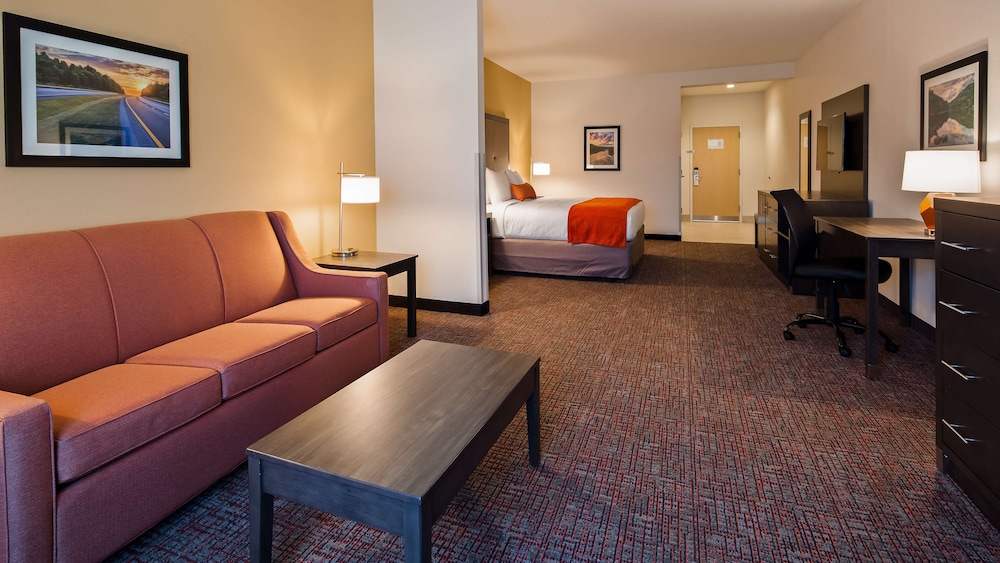 Best Western Plus Elizabethtown Inn & Suites 26/32
