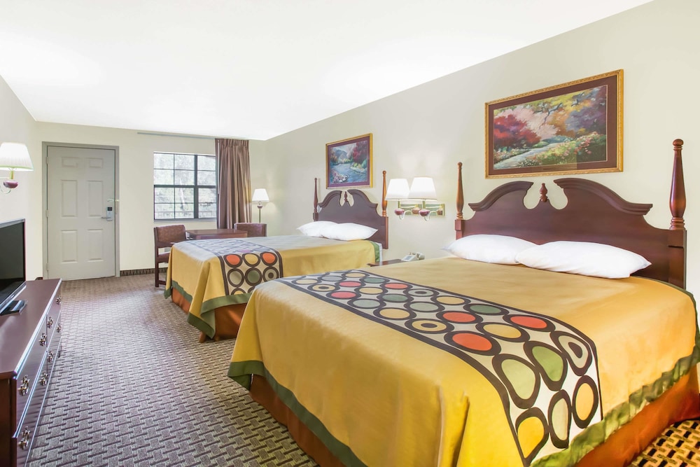 Super 8 By Wyndham Cabot 7/24