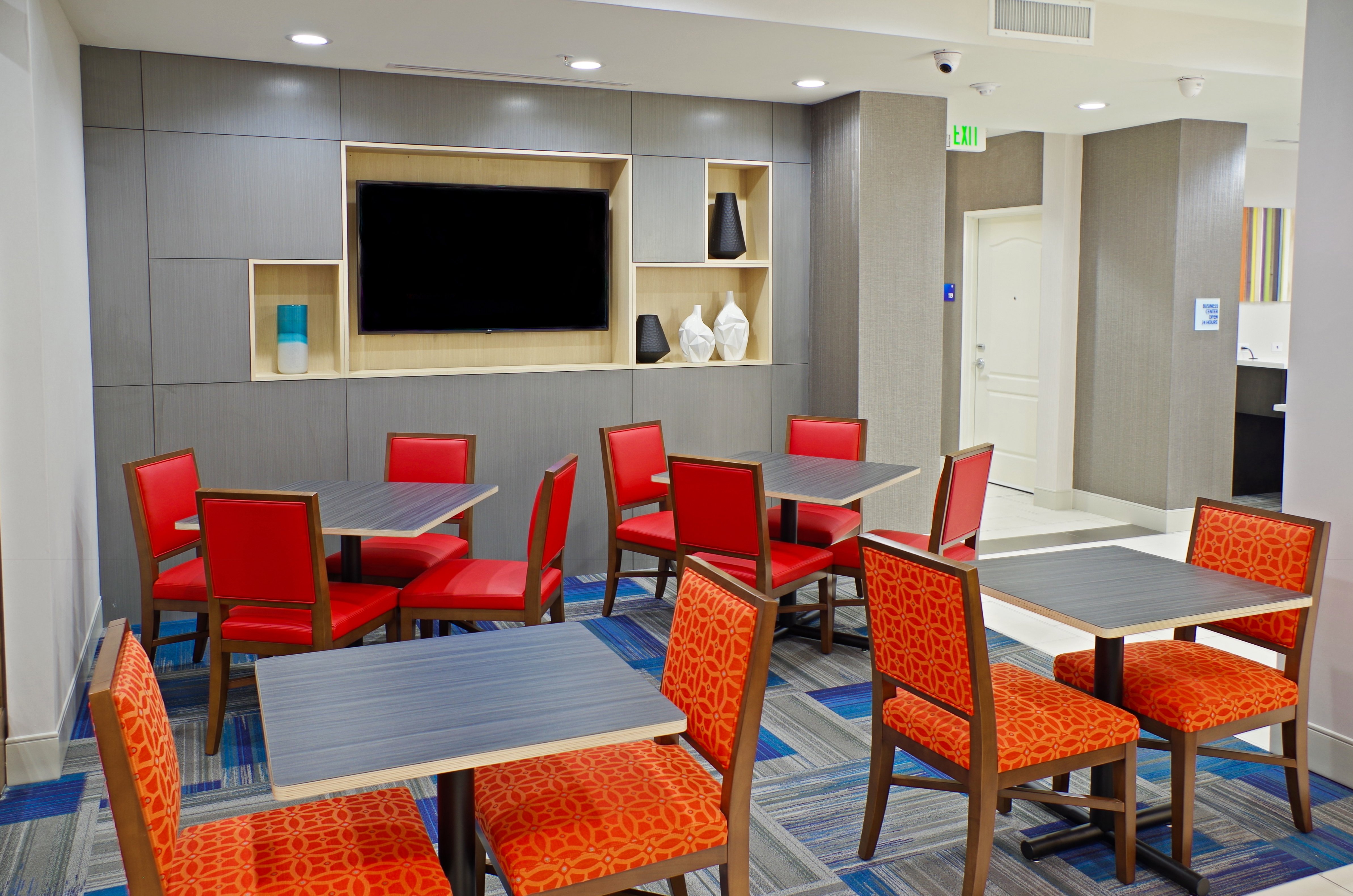 Holiday Inn Express Hotel & Suites Phoenix North Scottsdale 47/58