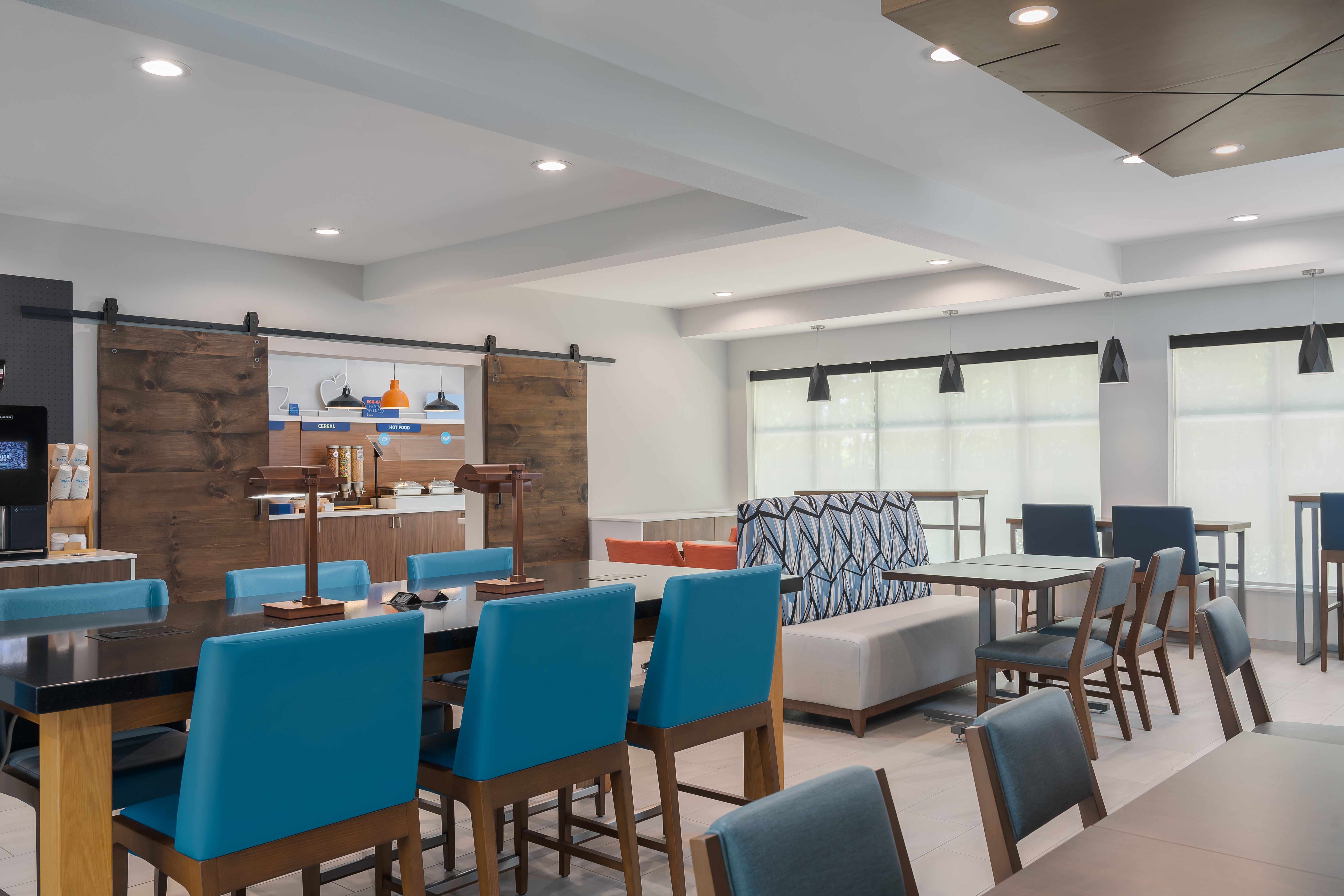 Holiday Inn Express Hotel Suites Alexandria 42/62