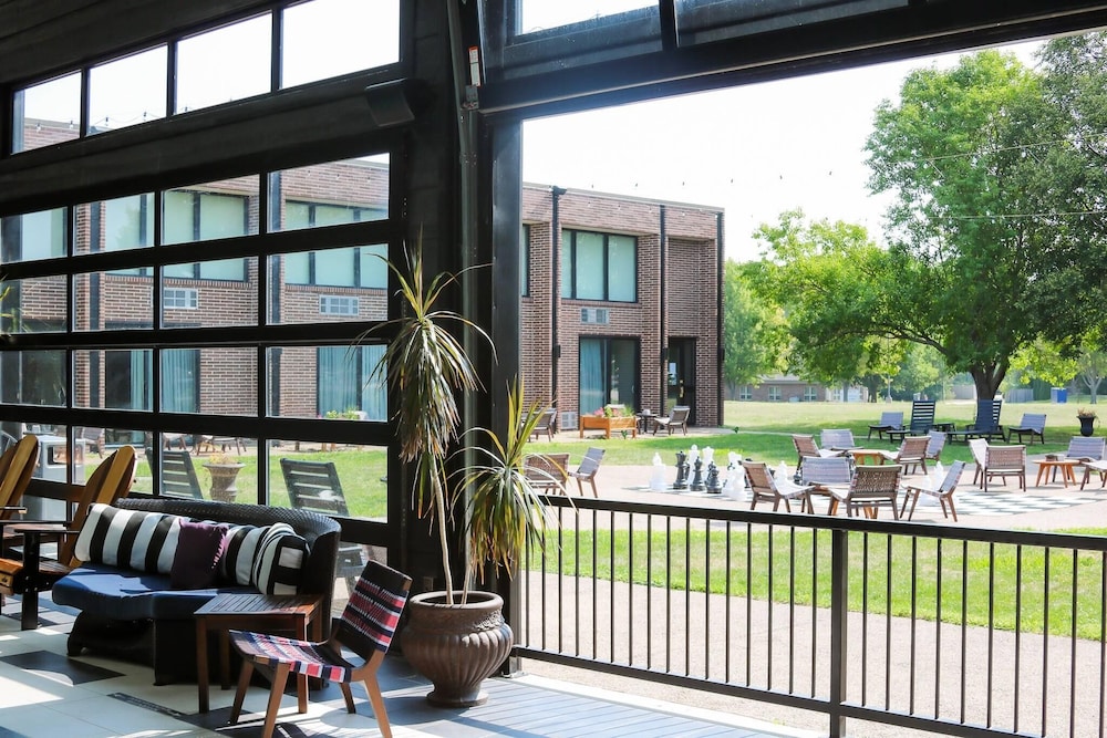 The Highlander Hotel Iowa City, an Ascend Collection Hotel 5/58