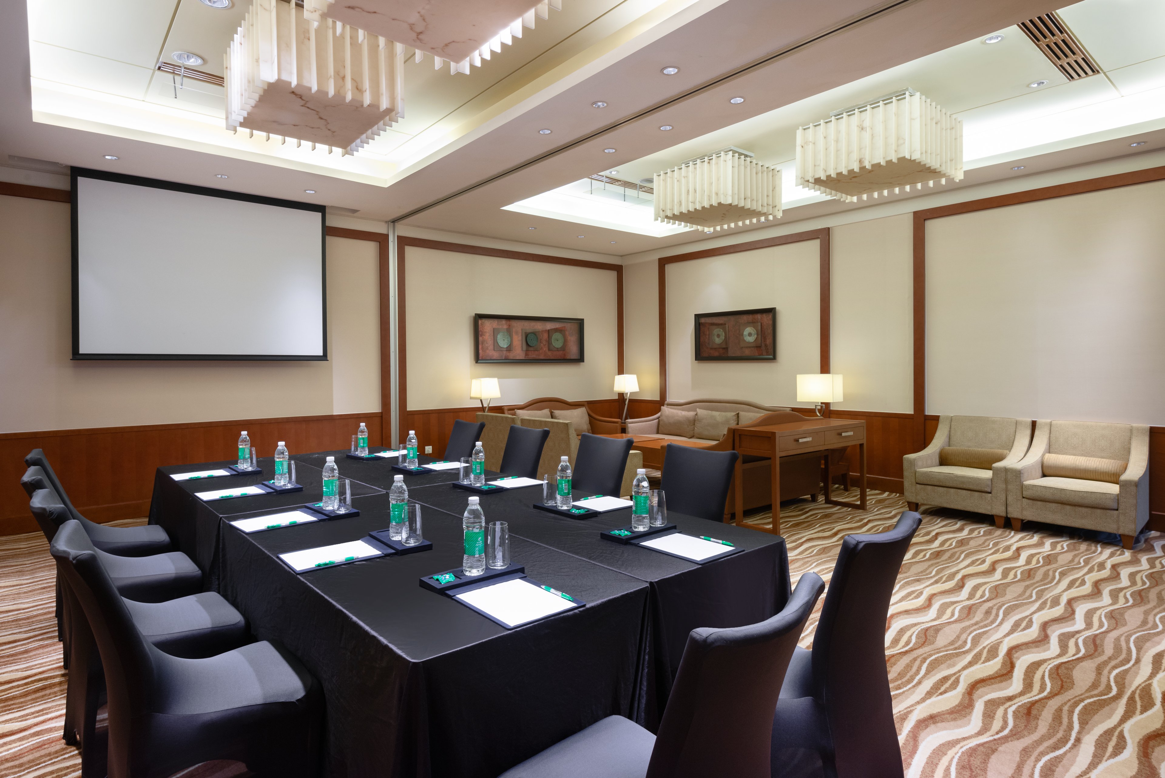 HOLIDAY INN SHANGHAI PUDONG KANGQIAO 38/50