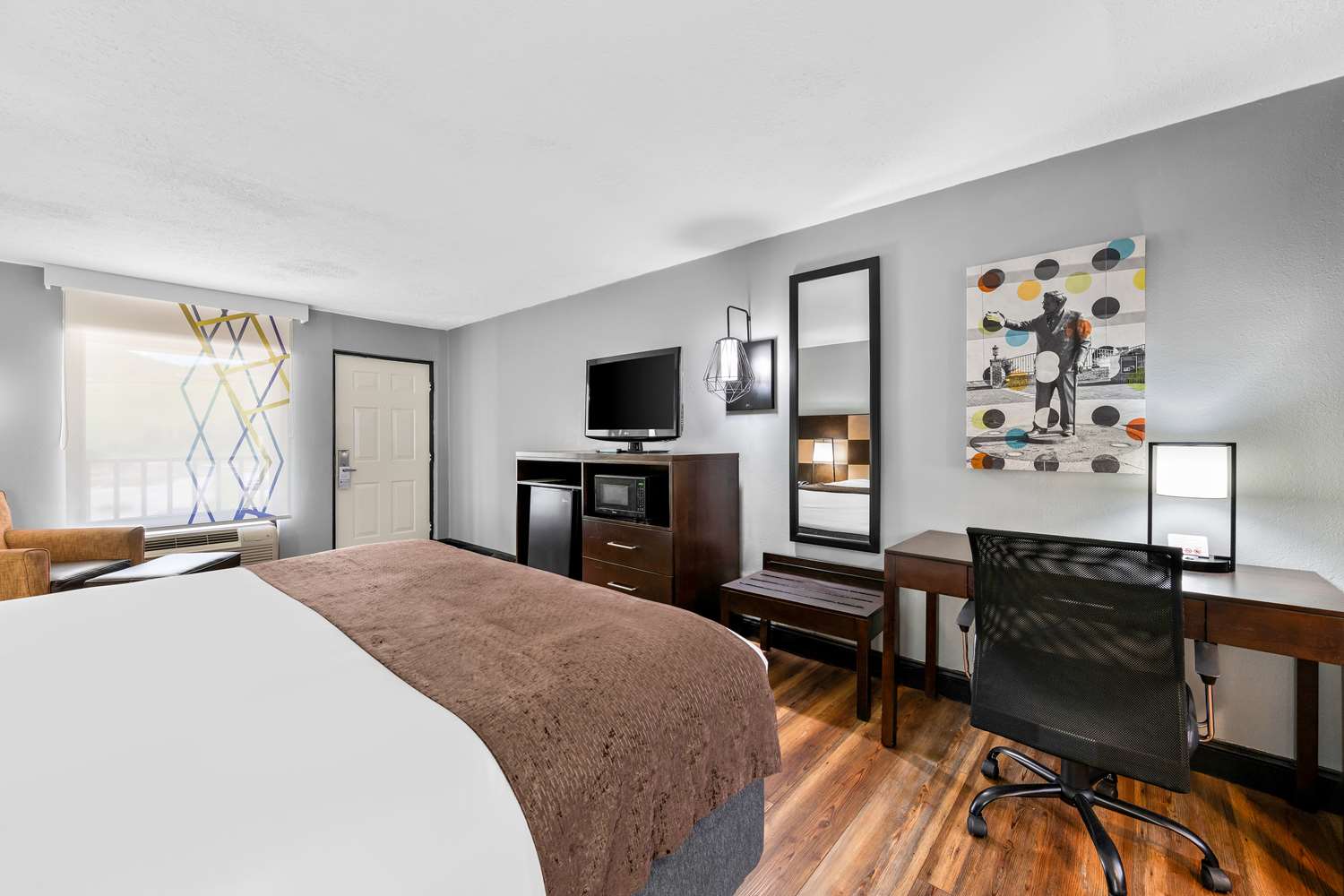 Upstairs, King Bed, Smoking