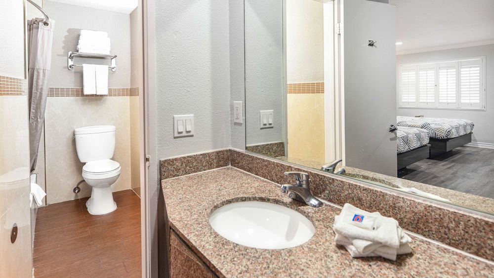 Motel6 Anaheim, CA - Convention Center 45/48