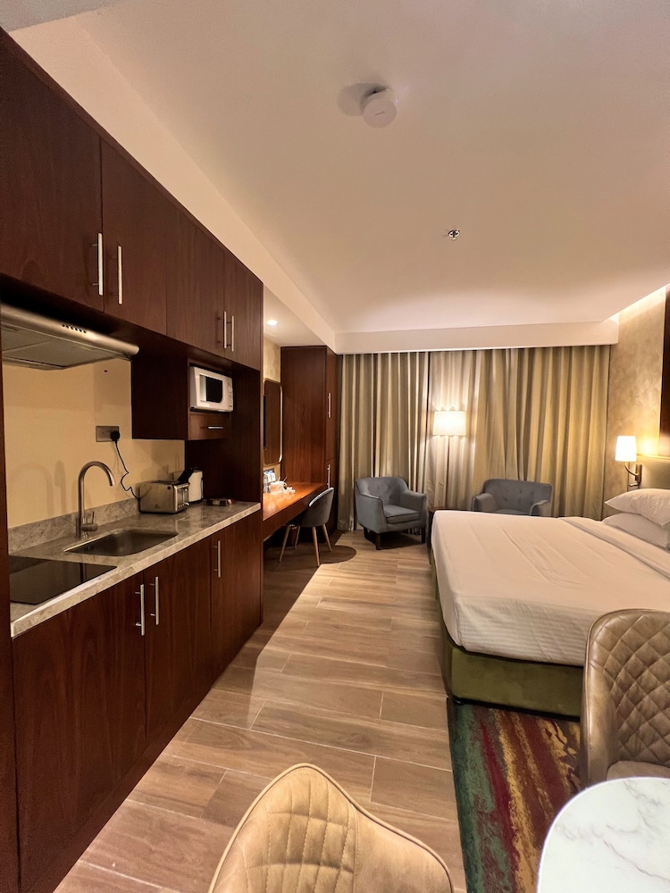 City Seasons Suites Dubai 9/60