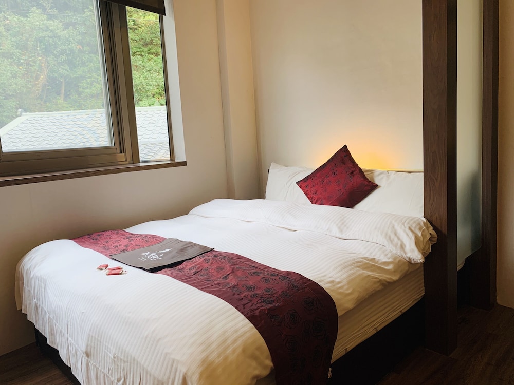 STANDARD, TWIN BEDS, STREET VIEW