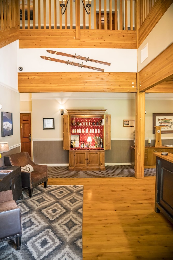 Pine Ridge Inn 34/37
