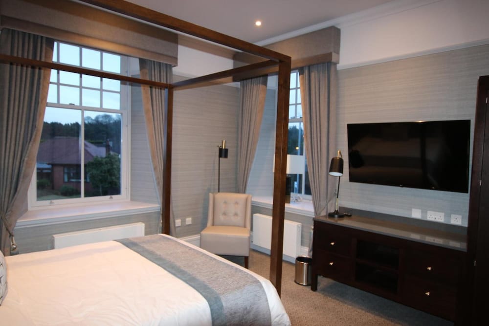 Castlecary House Hotel 35/37