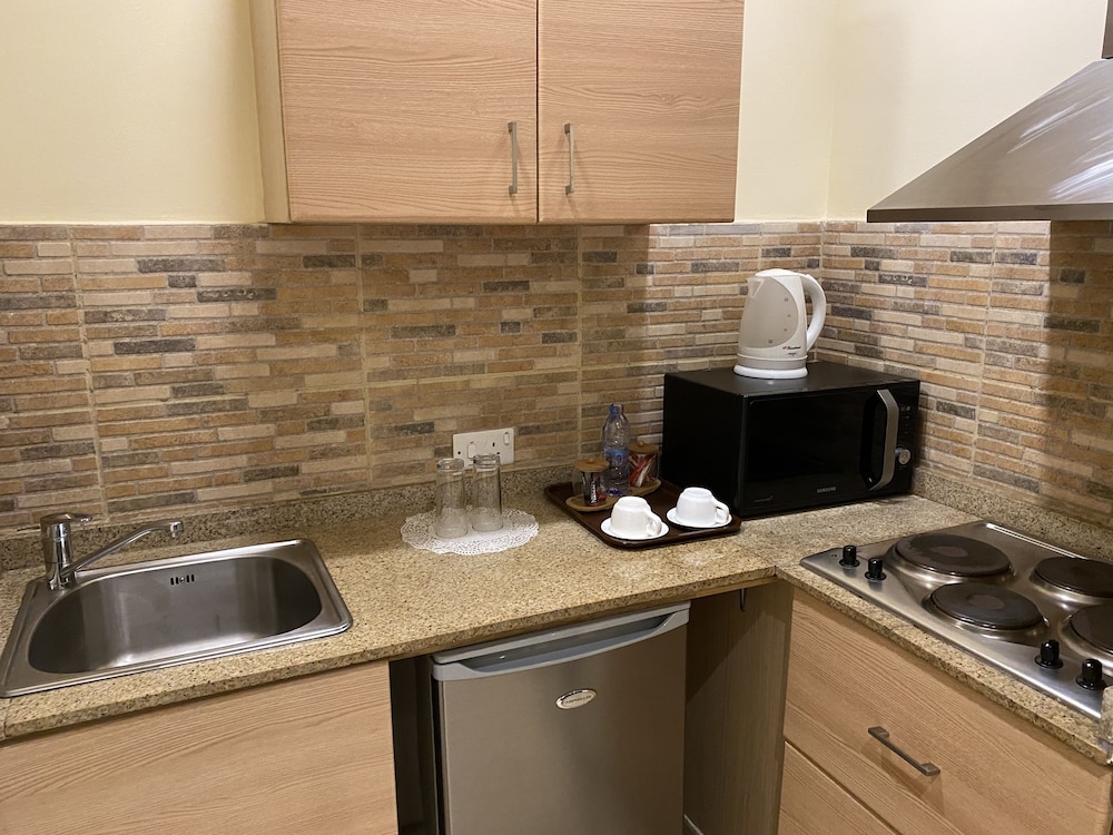Roots Hotel Apartment 57/57
