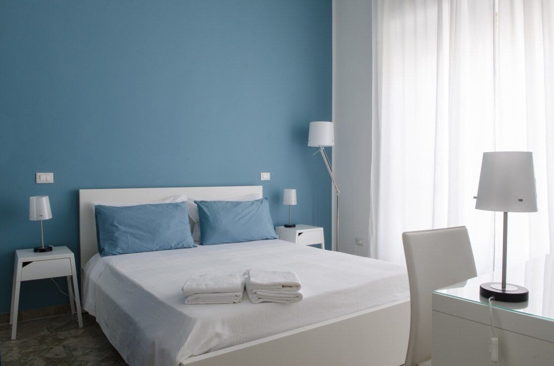 ROOM, DOUBLE BED