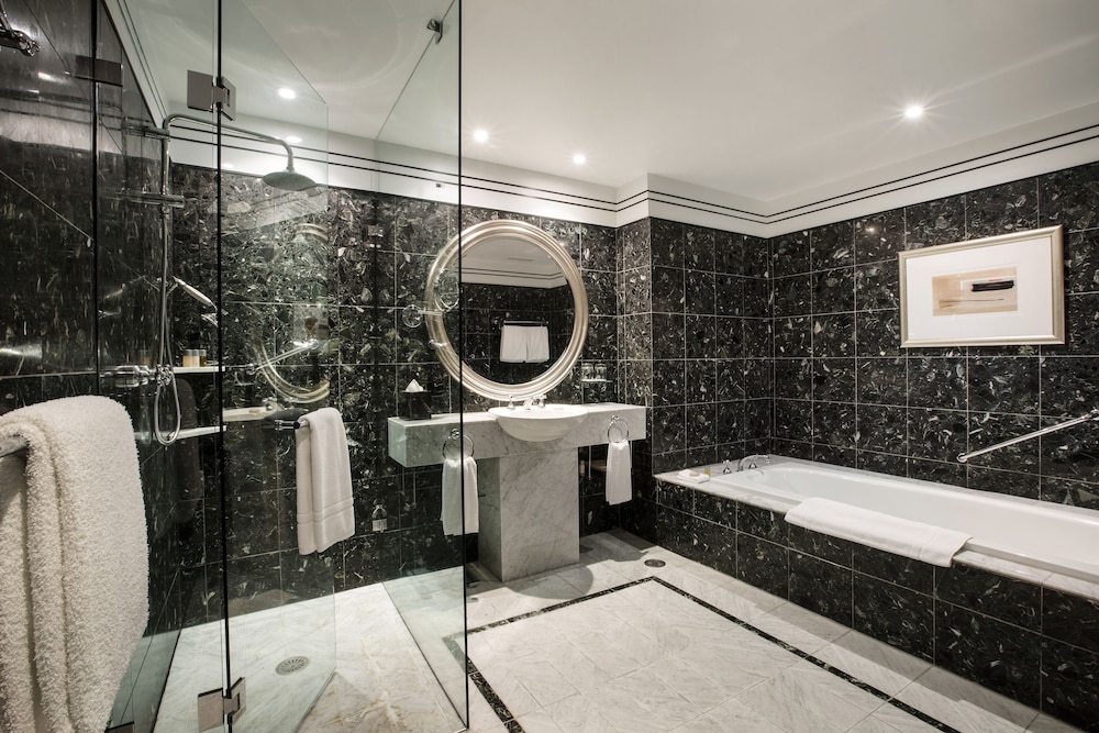 Hyatt Hotel Canberra 28/75