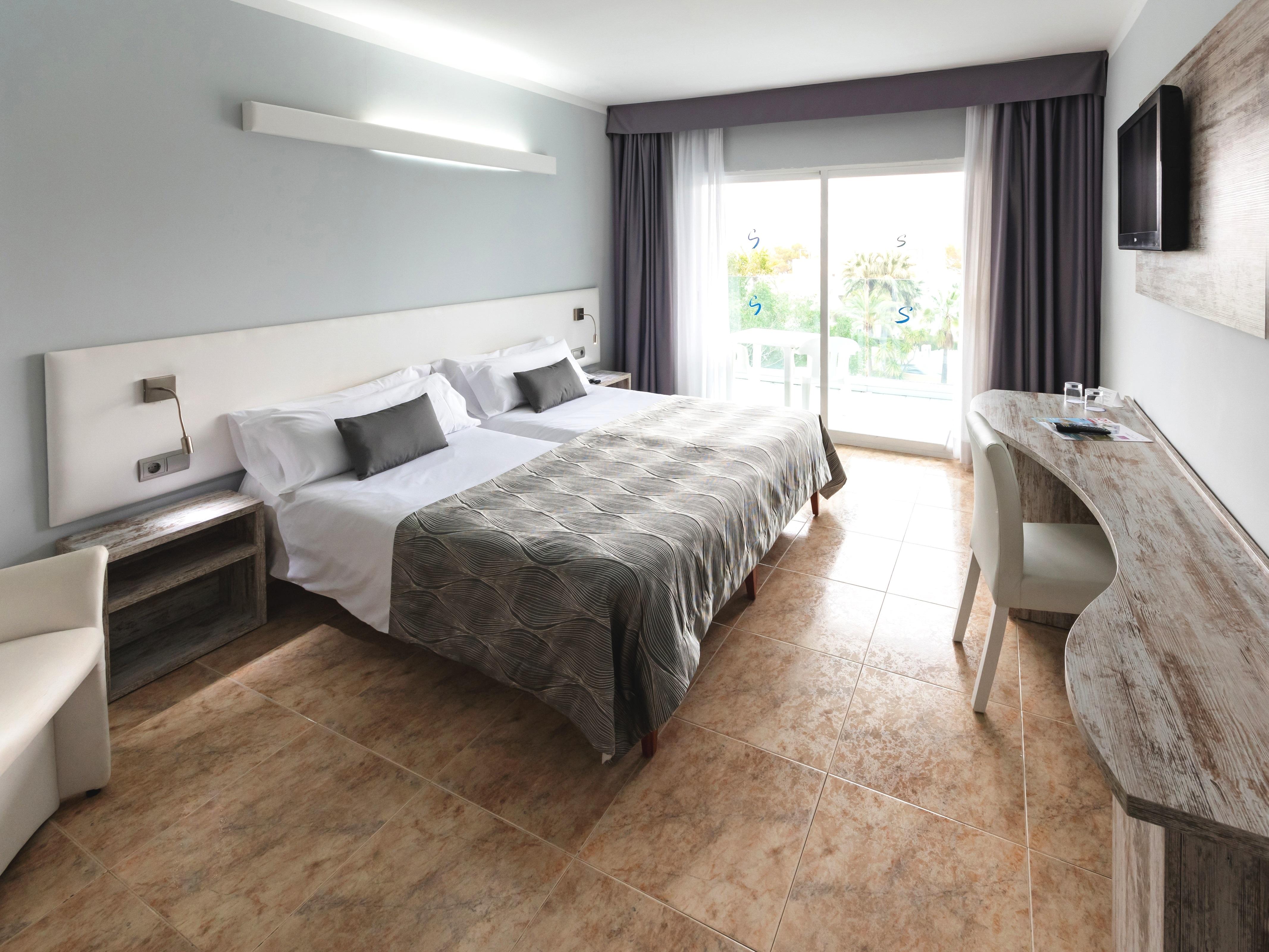 Standard, Double Bed, Balcony or Terrace
