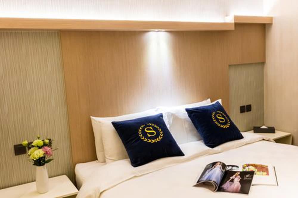 Sparkle Hotel 32/48