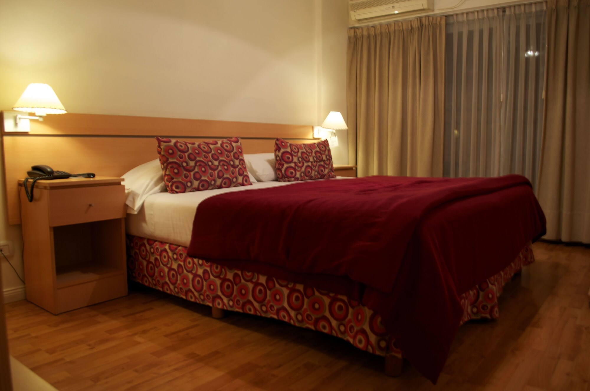 ROOM, QUADRUPLE