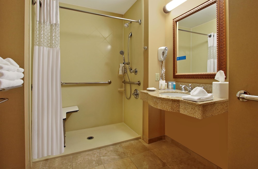 Hampton Inn Suites Murray 13/37