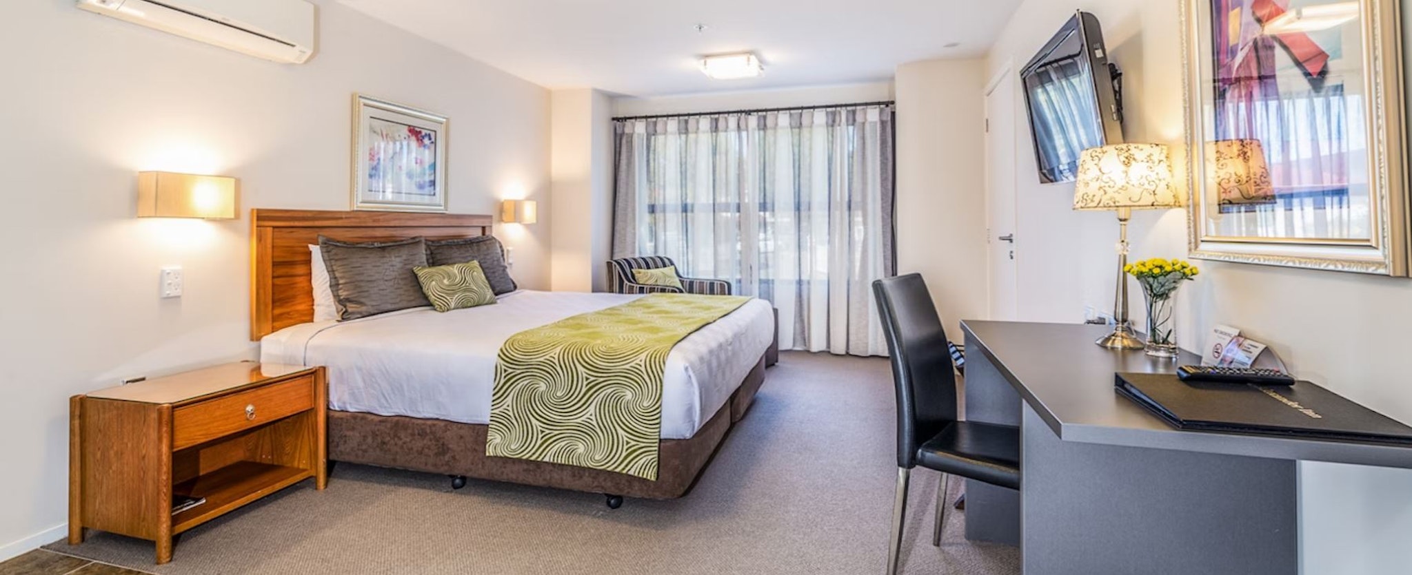 Quality Suites Alexander Inn 27/54