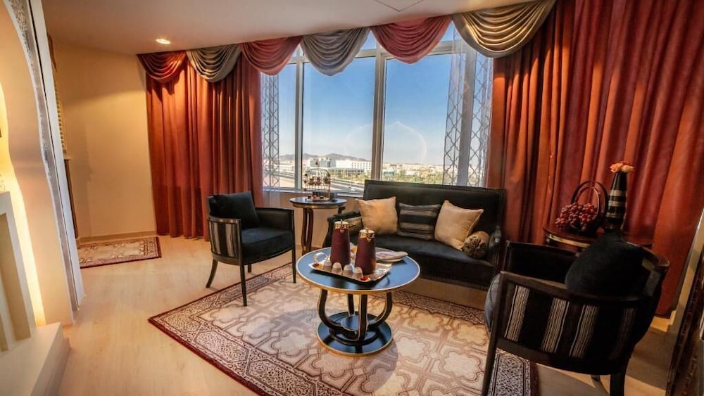 فندق هوليداي فيلا حائل(Holiday Villa Hail) 42/63