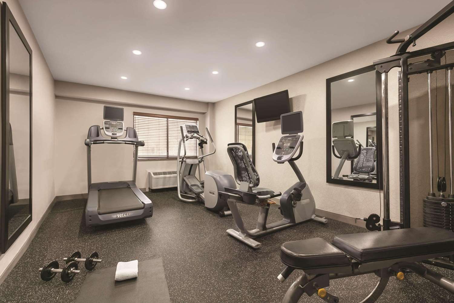 Country Inn & Suites by Radisson, Williamsburg East (Busch Gardens), VA 5/8
