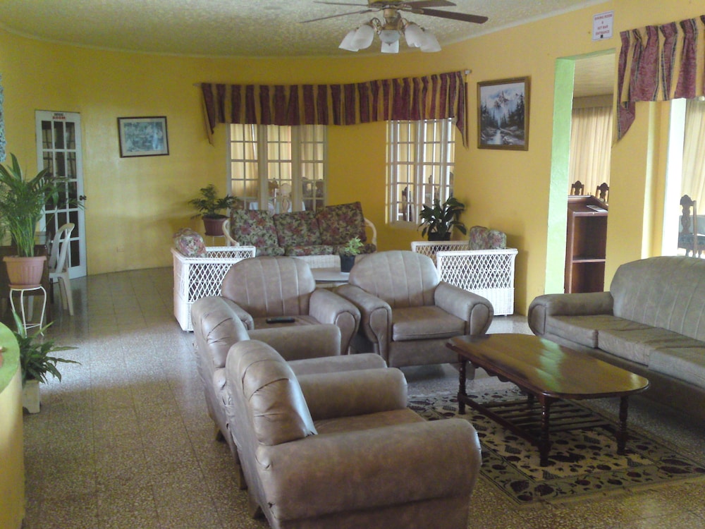 Casa Maria Hotel 11/50