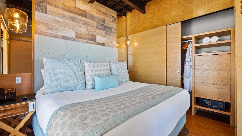 Double Bed, Ocean Front