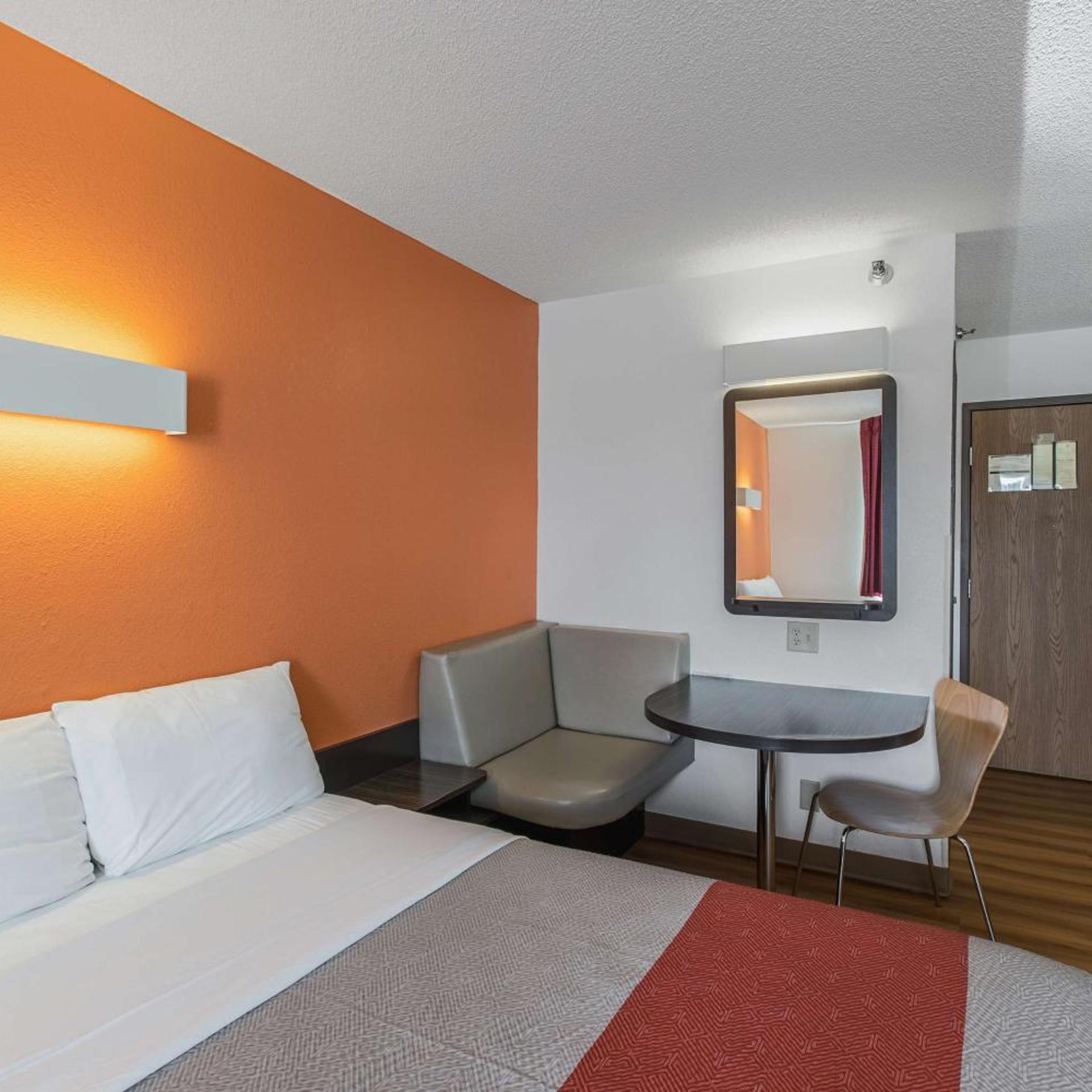 Motel6 Omaha, NE - Central 26/36