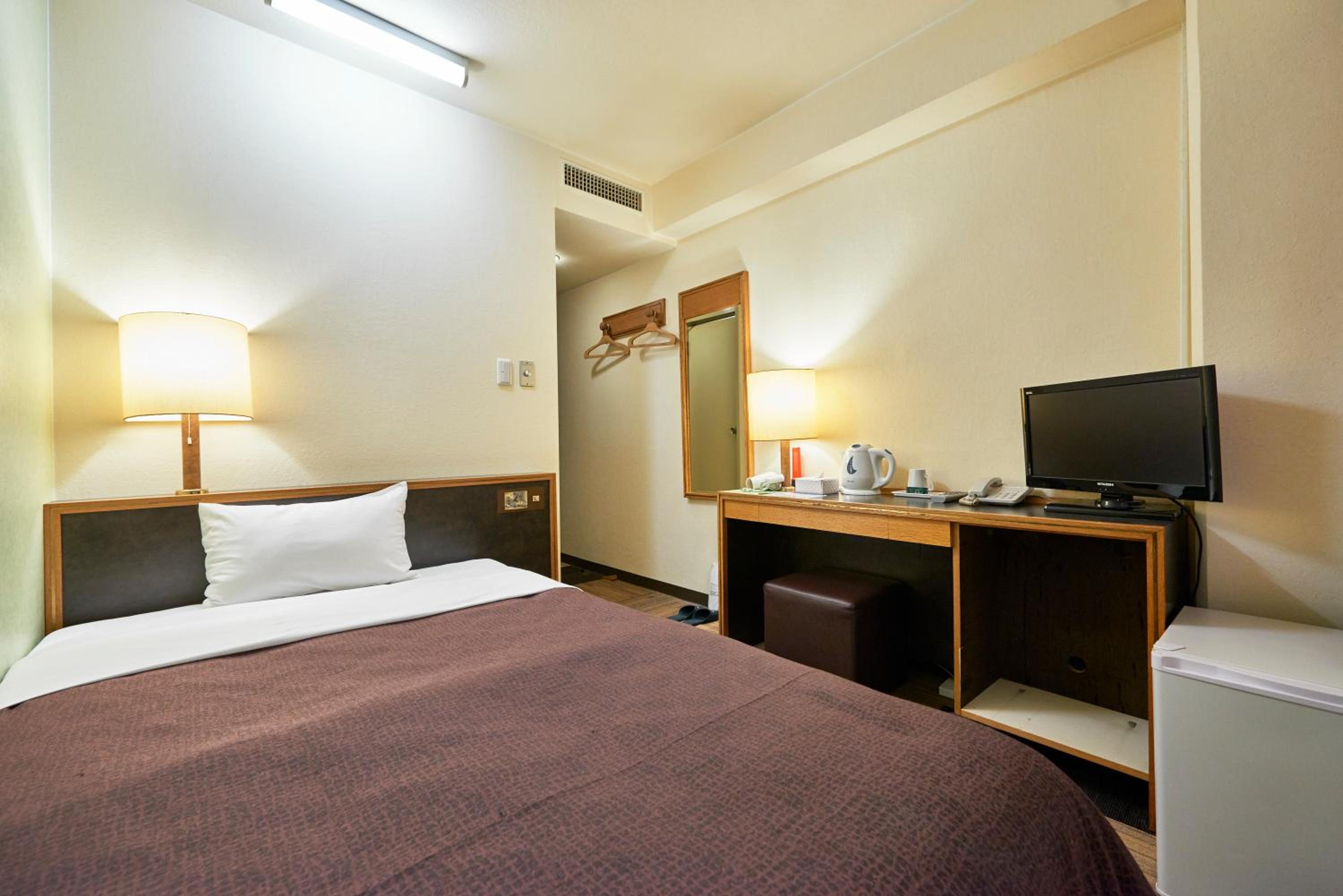 Semi Room, Semi Double Bed, Smoking