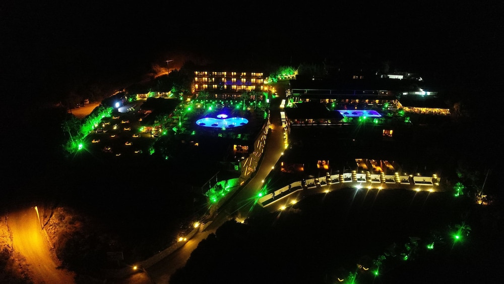 Manaspark Deluxe Hotel 43/50