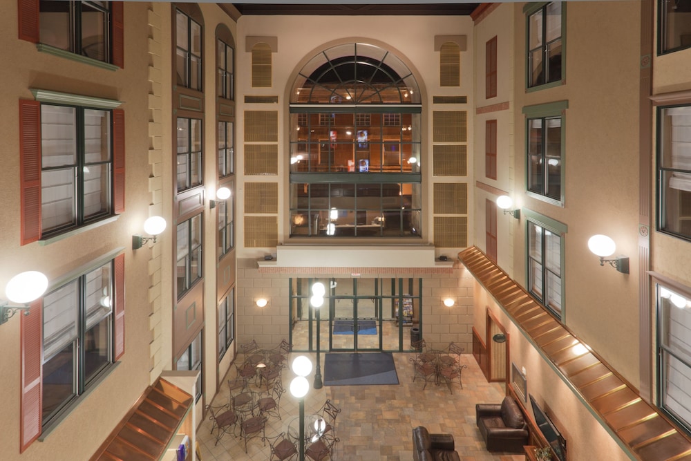 Holiday Inn Express And Suites Deadwood Gold Dust Casino 8/78