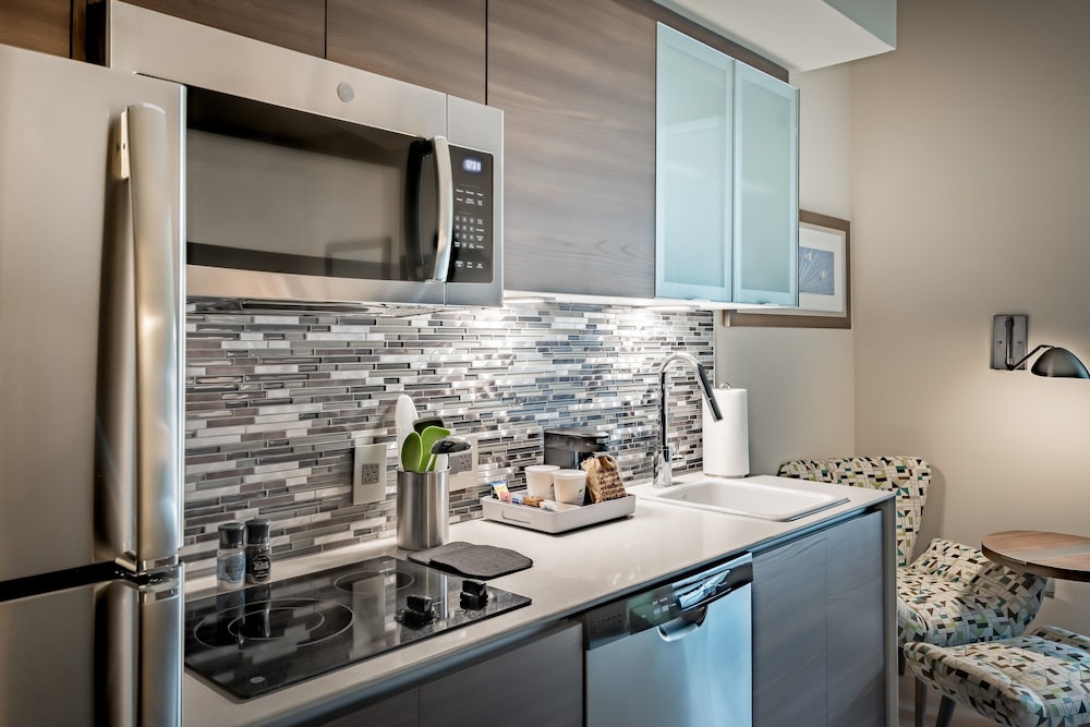 Element Dallas Downtown East 61/76