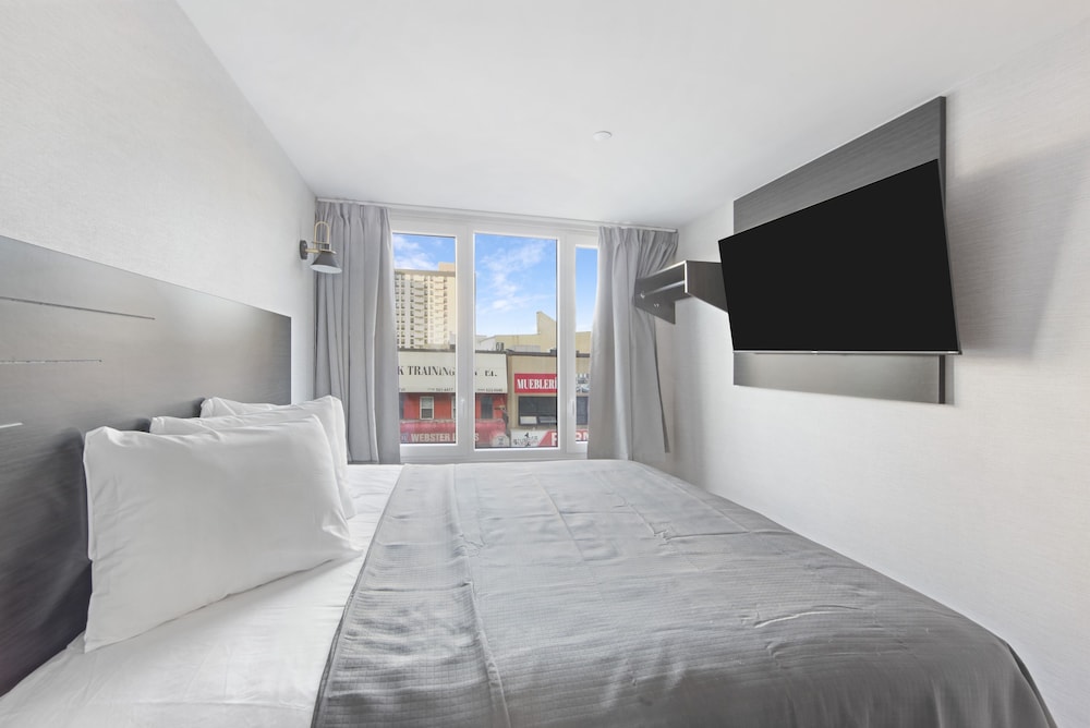 Deluxe, Single, King Bed