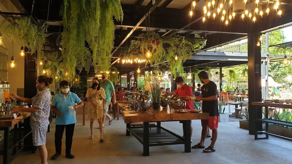 Basaya Beach Hotel And Resort 45/63