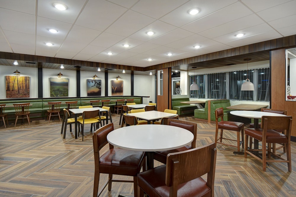 Fairfield Inn & Suites by Marriott Grand Rapids Wyoming 26/36