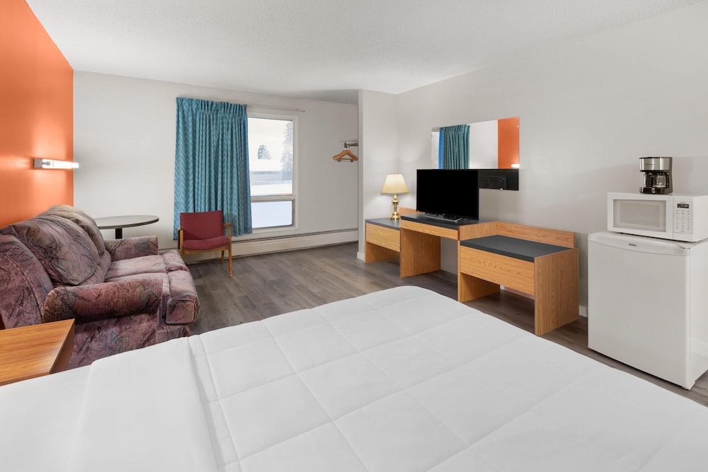 Howard Johnson by Wyndham Edson 43/57
